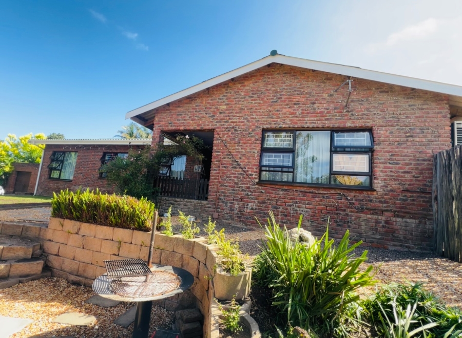 4 Bedroom Property for Sale in Twee Rivieren Western Cape